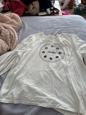 Hollister Cream Graphic Long Sleeve Tee